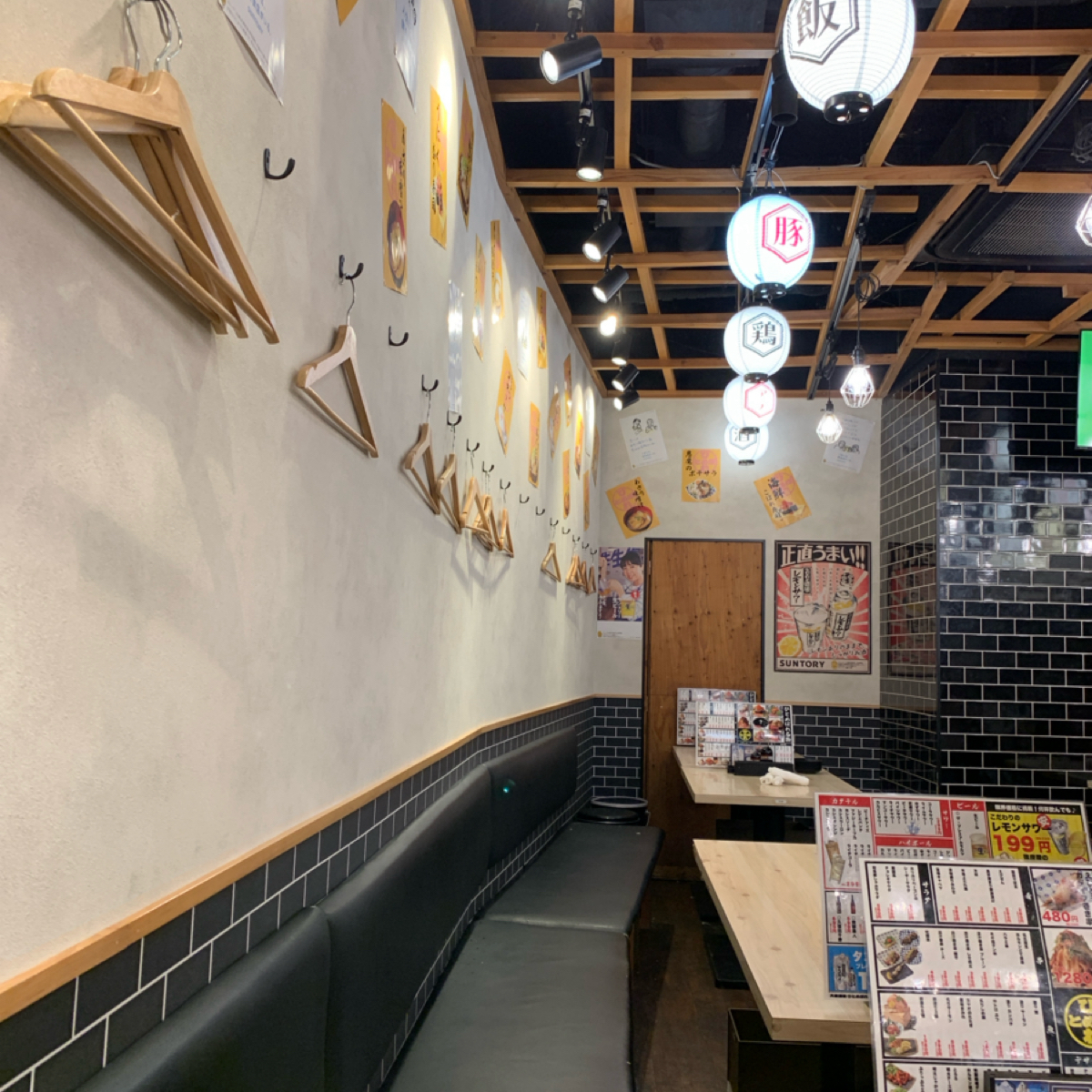 肉ト魚 大衆酒場 ひとめぼれ  梅田本店 の雰囲気の写真：内装 byshoko 