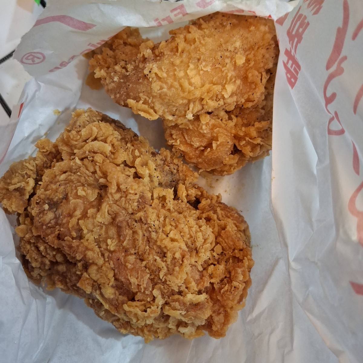 胖老爹美式炸雞 基隆中山復興店 のレストランの写真：點了A餐，雞翅雞塊跟小飲料（因為改了烏龍茶所以+5元） by美食肥之豬 