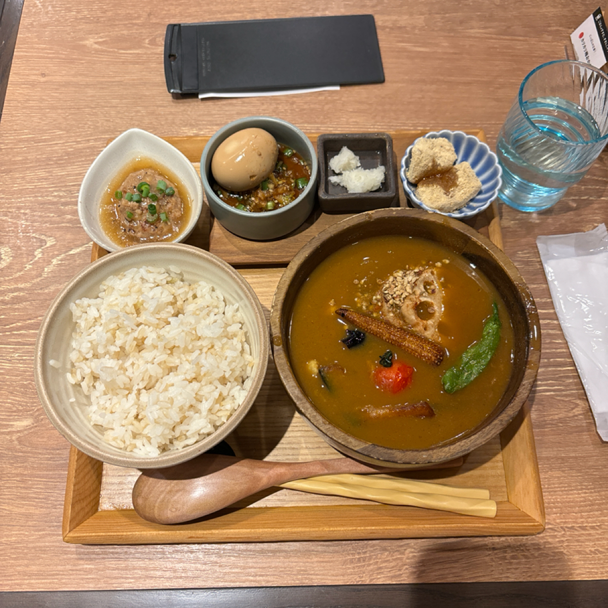 Meal image of ごはんすすむ 横浜ポルタ店: 一份定食的內容物 shot by 秋桑