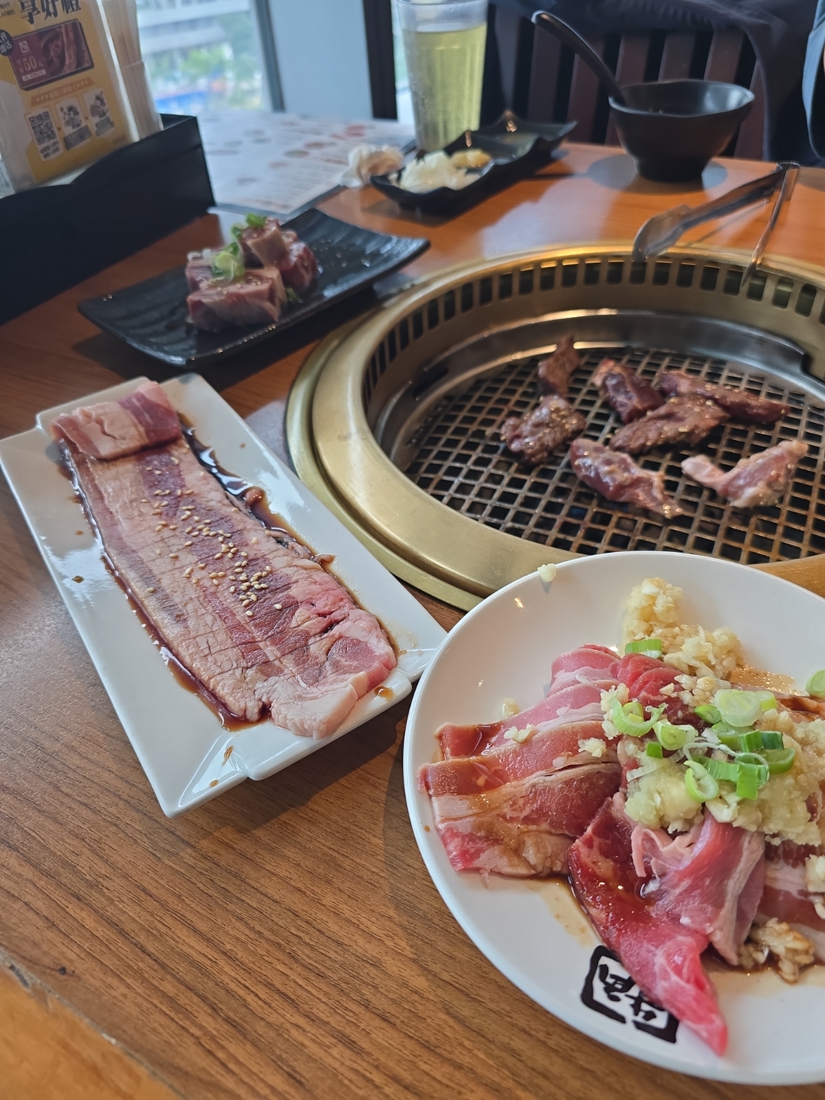 牛角日本燒肉專門店 南港車站店 のレストランの写真：黑龍牛腹肉、超蒜味滿滿牛腹肉 by永遠的新手 