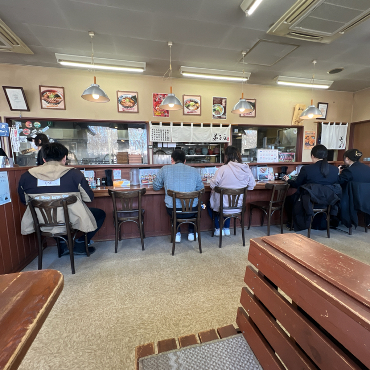 弟子屈ラーメン 弟子屈総本店 の雰囲気の写真：吧台 by動吃動吃動吃 