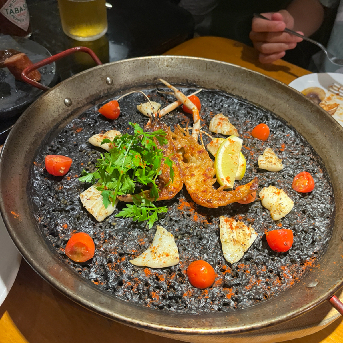 Meal image of Fire Grill Waikiki: 墨魚海鮮燉飯本體 shot by Yo