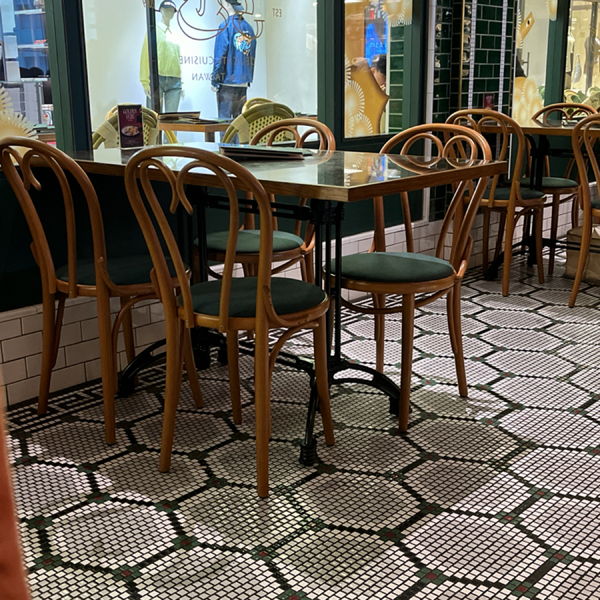 心潮飯店 SINCHAO RICE SHOPPE 的外觀氛圍圖片：店內座位 由珍珠奶綠 拍攝