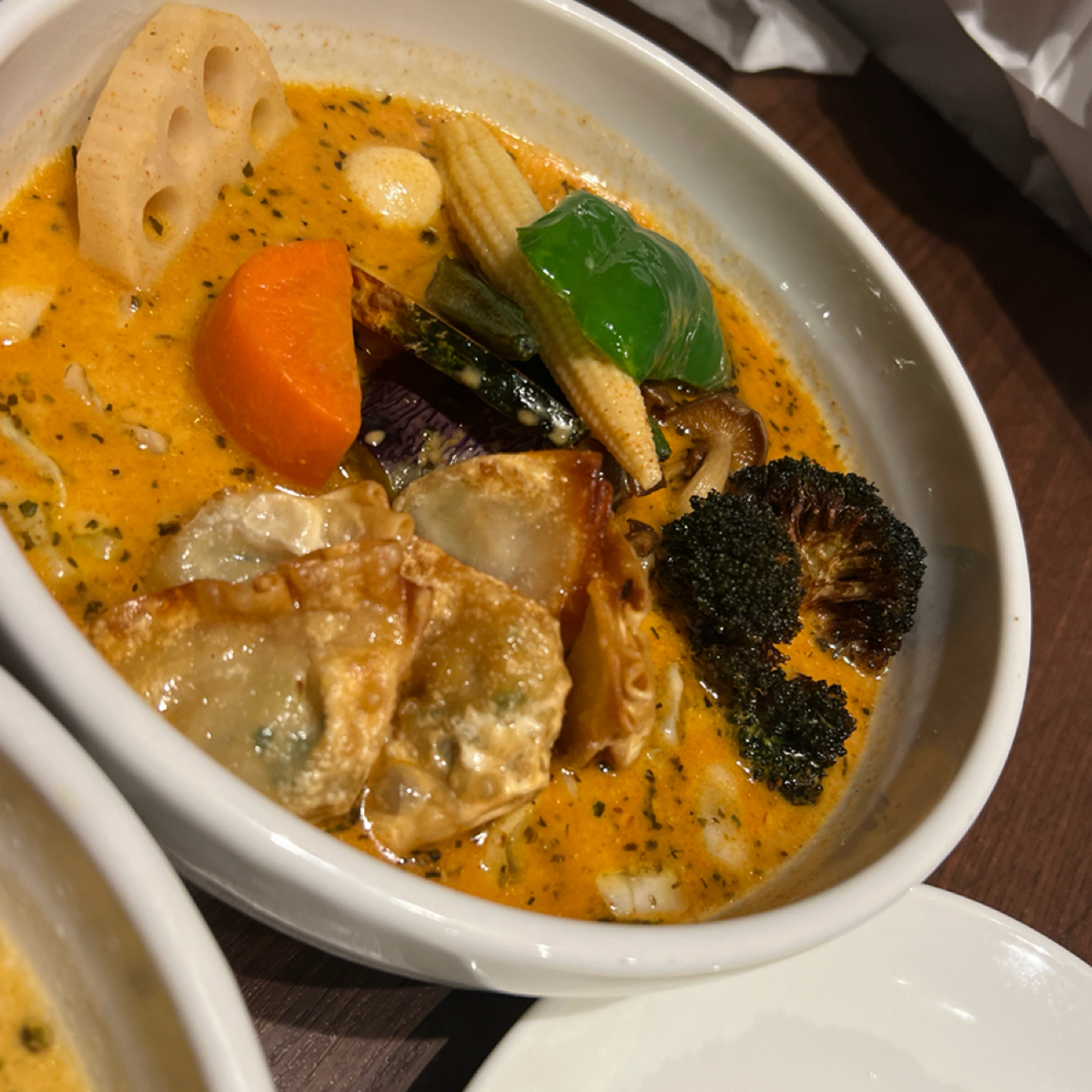 SOUP CURRY KING ゲートウェイ店 のレストランの写真：蔬菜湯咖哩+炸水餃 by動吃動吃動吃 