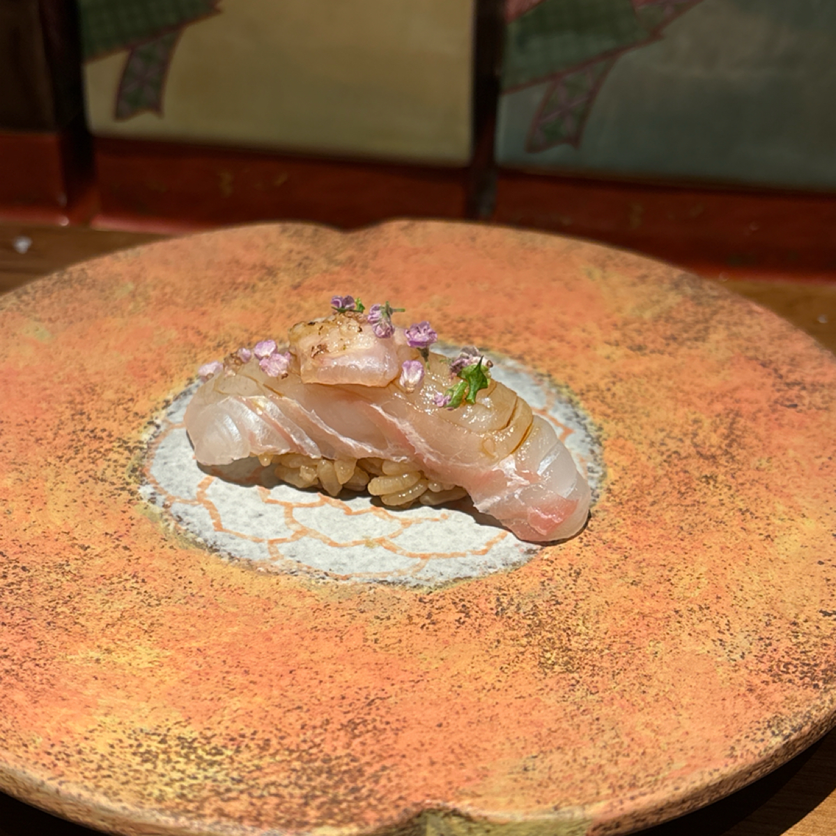 Meal image of 一冠割烹: 比目魚、紫蘇花，比目魚的油脂非常香，刷上沾醬超級好吃。 shot by 阿官