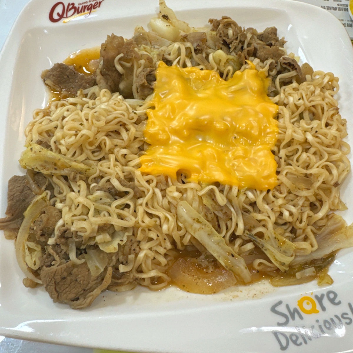 Meal image of Qburger: 費城起士炒泡麵 shot by 跟著小胖吃胖胖