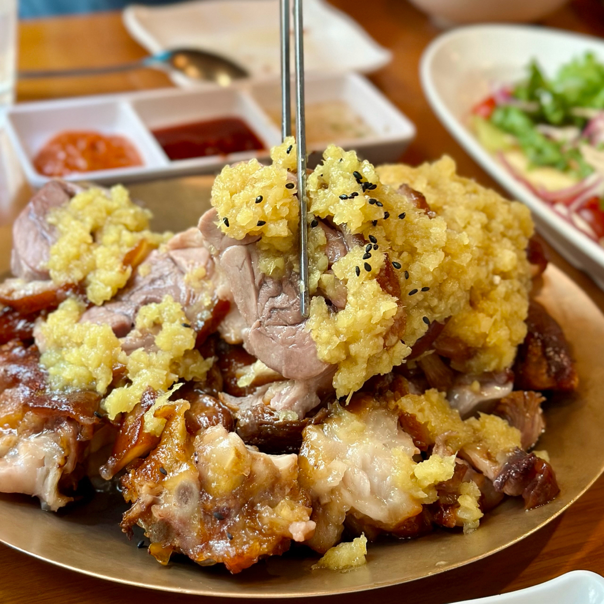 미쓰족발 홍대점 のレストランの写真：Real Garlic Jokbal(₩41000) by吃曼 
