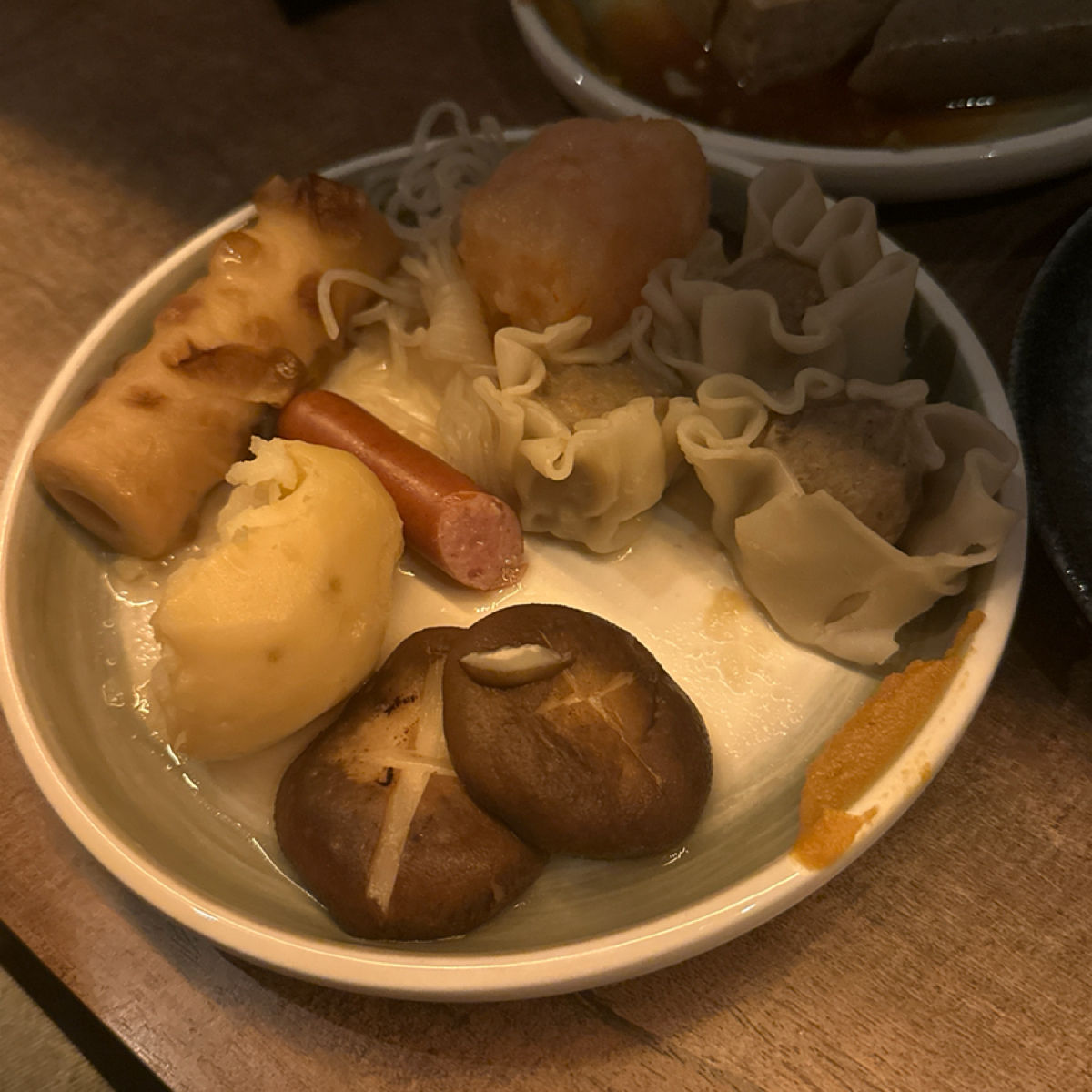 Meal image of 酒.さけ.關東煮: ▪️ 燒賣 $50
味道如同冷凍燒賣，吃起來味道普通。

▪️ 香菇 $30
▪️ 德式香腸 $30 shot by 草莓肉鬆蛋吐司