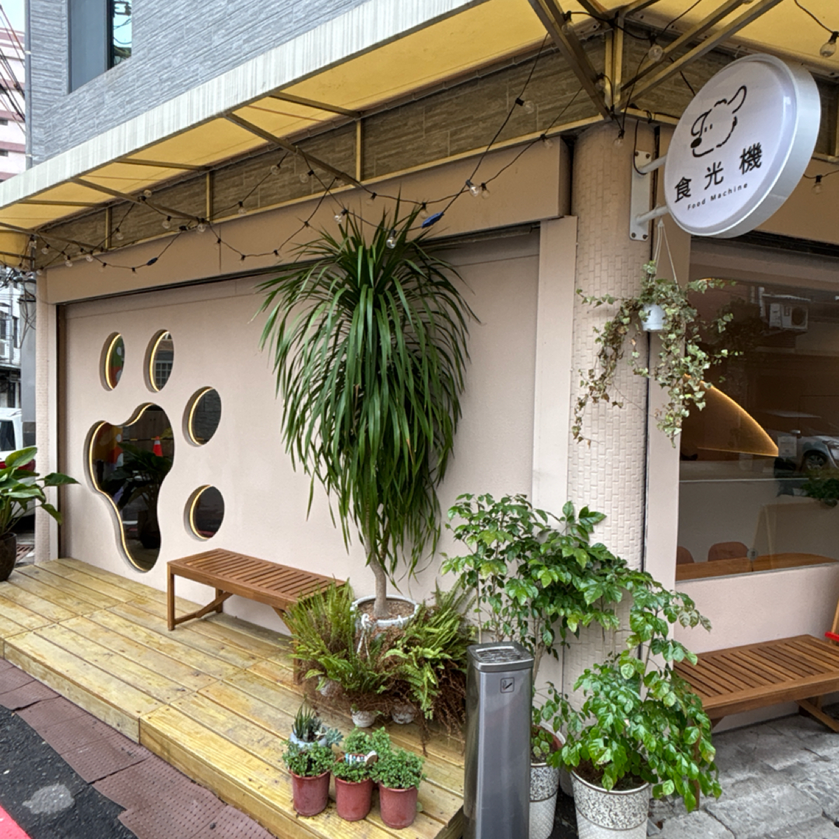 Vibe image of 食。光機（寵物不落地）:  shot by Sunny吃美食
