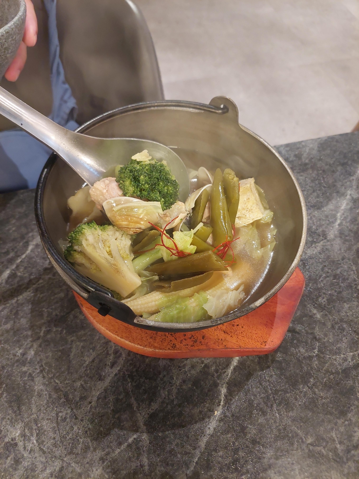 燒肉MEN 台東店 のレストランの写真：剝皮辣椒雞鍋 by永遠的新手 