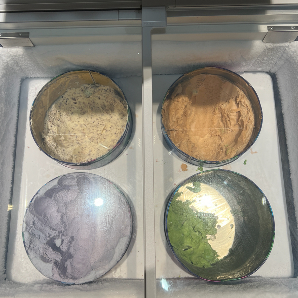 食客三千 のレストランの写真：冰淇淋比較硬，難挖了點，但還有飯後甜點就是開心。 bySheng 