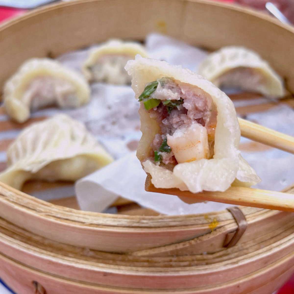 Meal image of 厚得福湯包麵食專賣店: 每一顆、每一口咬開都吃得到三鮮。 shot by Shiny