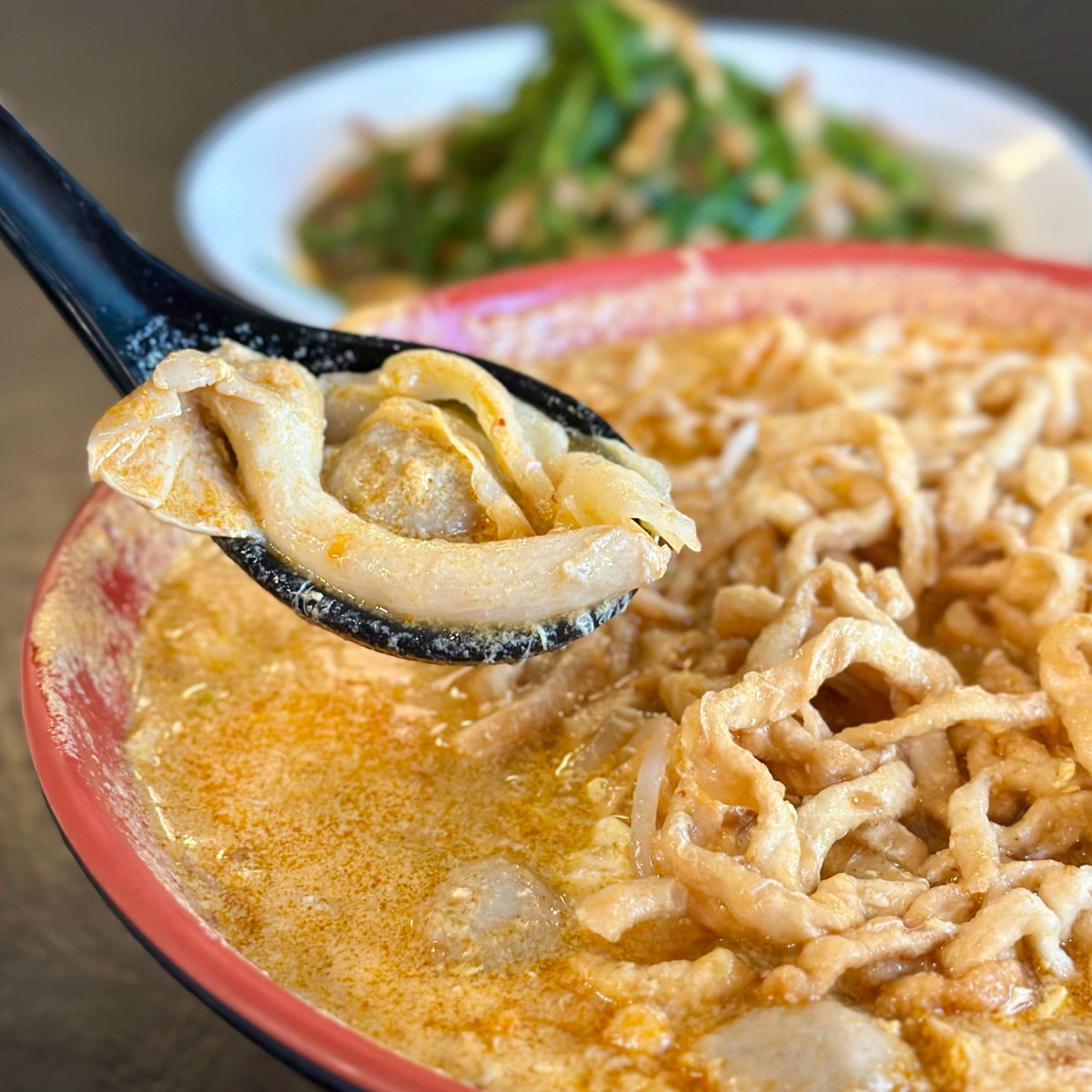 Meal image of 黑狗食堂: 叻沙鍋燒意麵(220元)(近照) shot by 吃曼