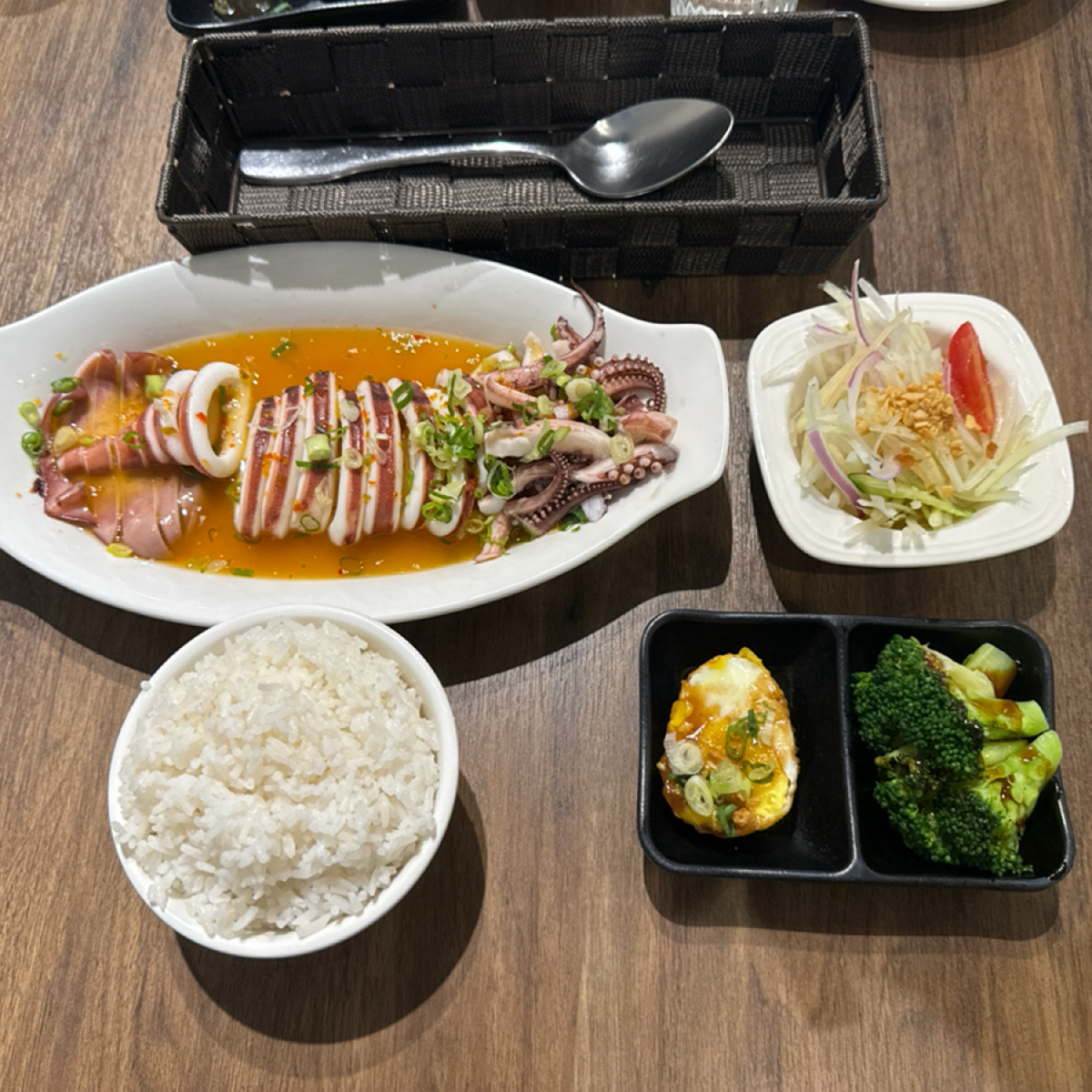 Meal image of 香茅廚房 Lemongrass Kitchen: 鮮魷魚套餐（限量） shot by 食、動、健康