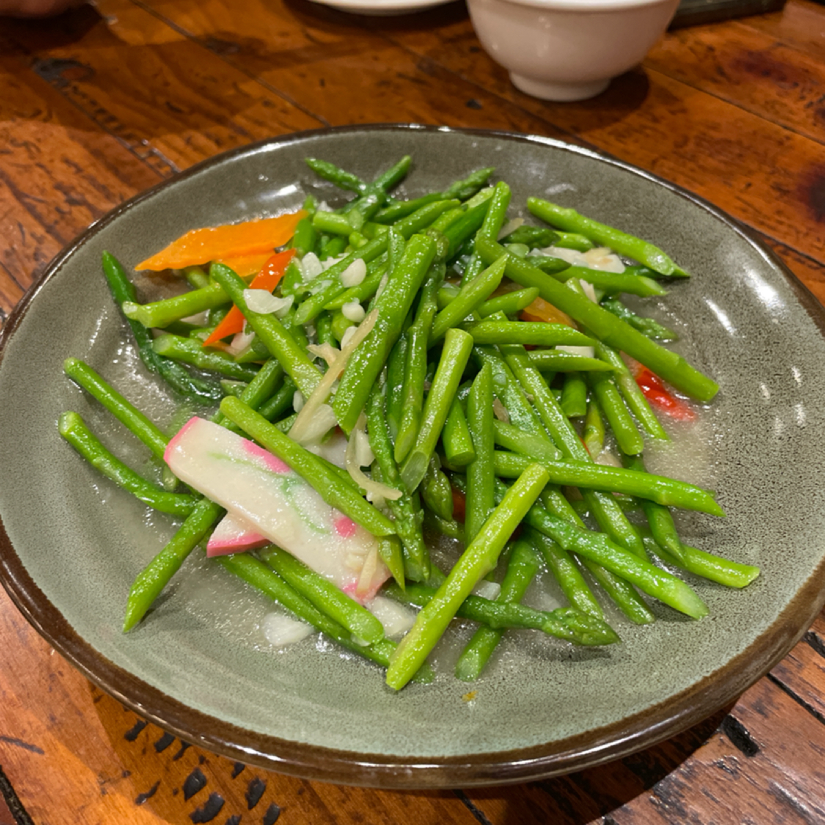Meal image of 港町十三番地 雙十店: 炒蘆筍
跟一般的熱炒店蘆筍還蠻像的，蘆筍很多汁，
不算大盤，份量普通。 shot by 一刻又一嗑