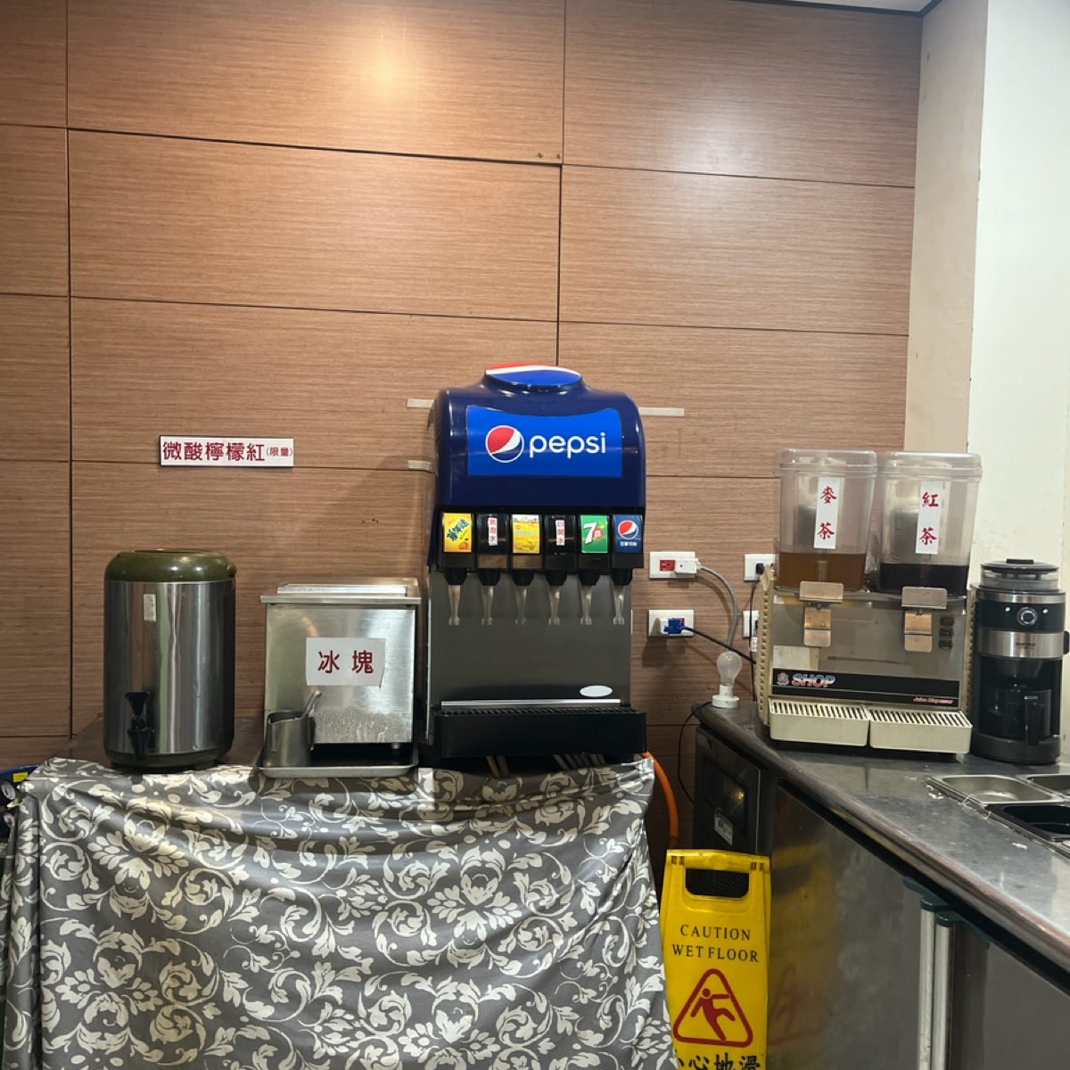 樸九鼎鮮火鍋 的餐點圖片：飲料區 由Qoo 拍攝
