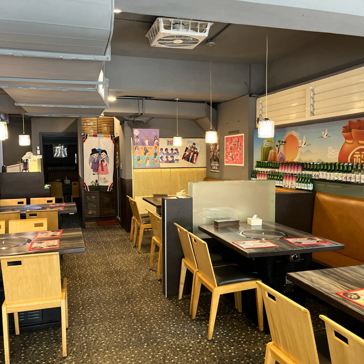 松島송도韓國料理 の雰囲気の写真：店內空間，還蠻樸實的 by阿官 