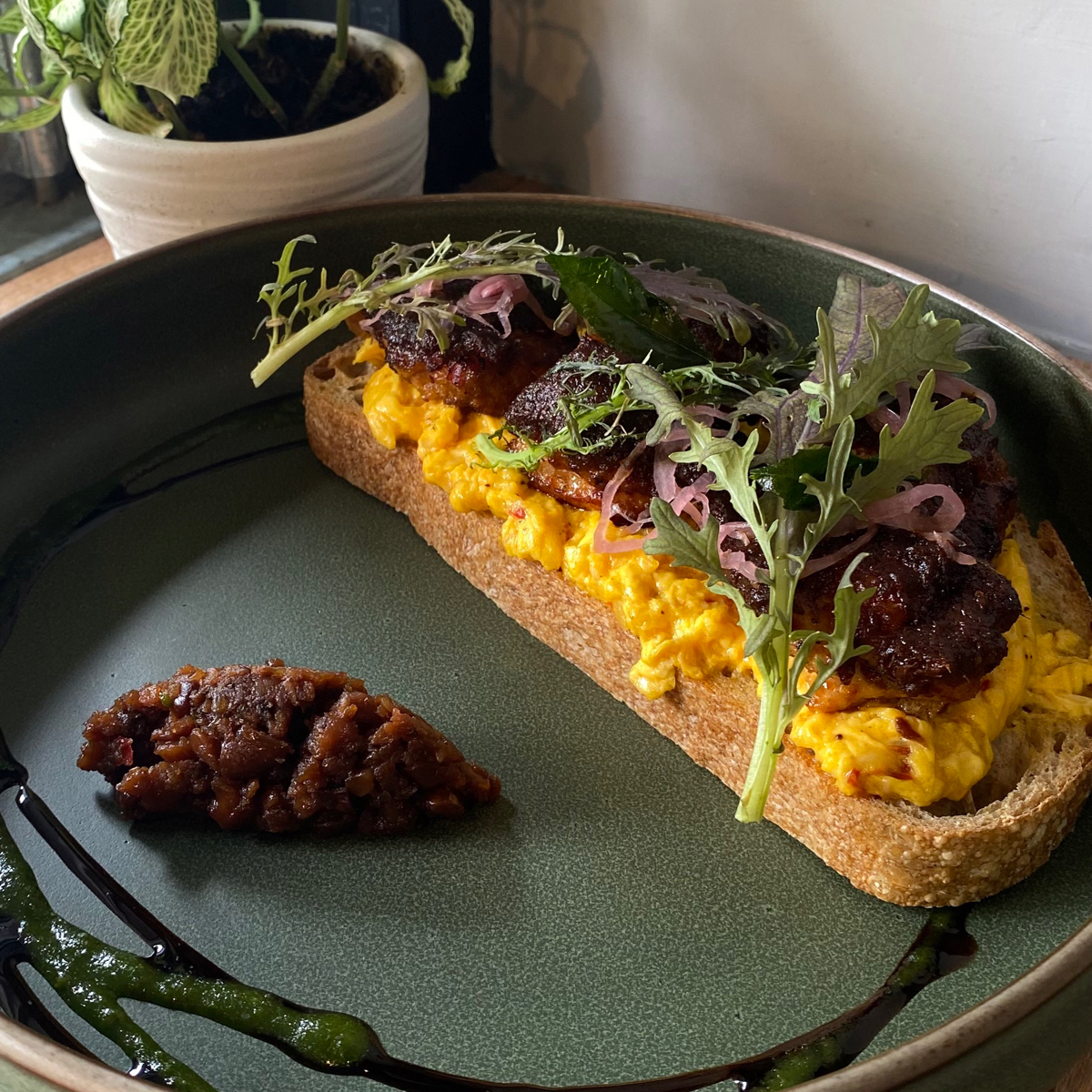memo café のレストランの写真：左邊那一小堆是參巴醬 by小羊的食記 JFGT 