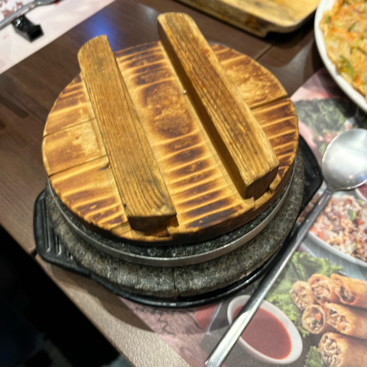 Meal image of 涓豆腐 台中文心秀泰店: 豆腐煲附贈的石鍋飯 shot by 漂釀美眉