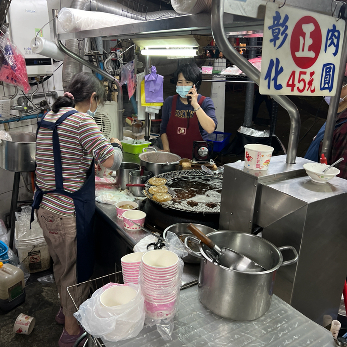 Vibe image of 安東街彰化肉圓: 廚房 shot by 動吃動吃動吃
