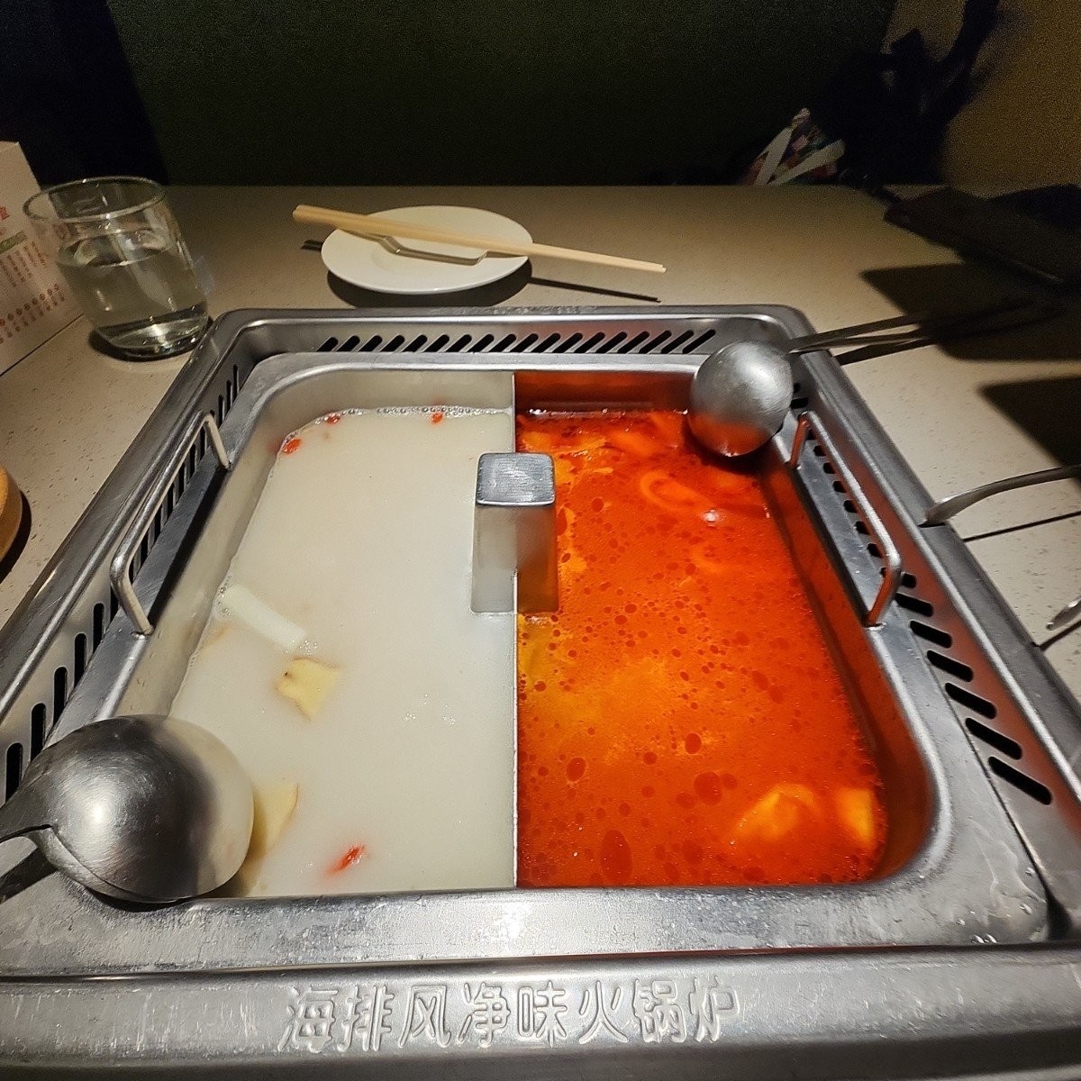 Meal image of 海底撈火鍋 板橋店: 豬肚雞鍋跟蕃茄鍋 shot by SINCIH