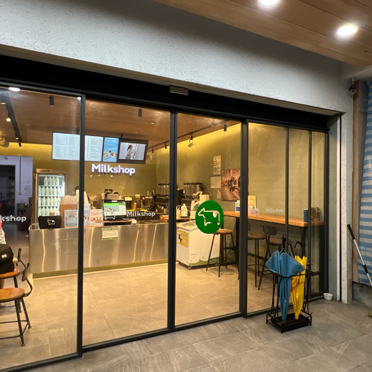 Milksha 迷客夏 新北汐止福德店 的外觀氛圍照片在 Fooday 美食社群 | 找餐廳不踩雷，最真實的美食 App