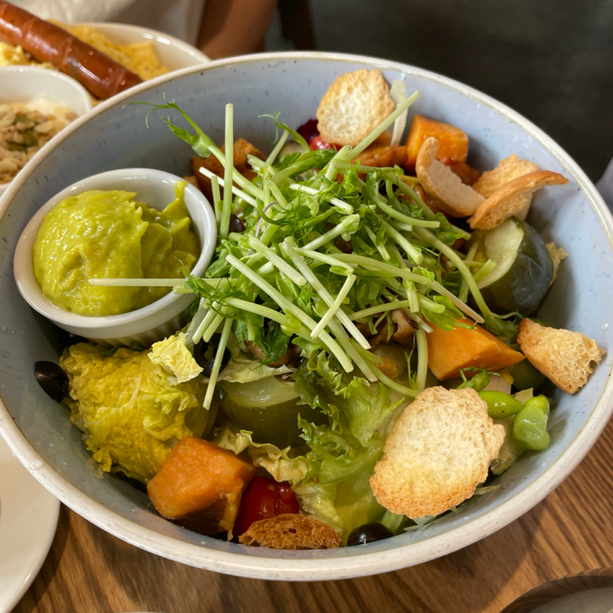 Meal image of Coppii Lumii living coffee 冉冉生活 經貿門市: 碗沙拉🥗-醬炒蔬菜天貝（素）$268
搭配醬料-檸檬酪梨🥑

每一碗沙拉都能搭配一份醬料，
這碗 shot by 一刻又一嗑