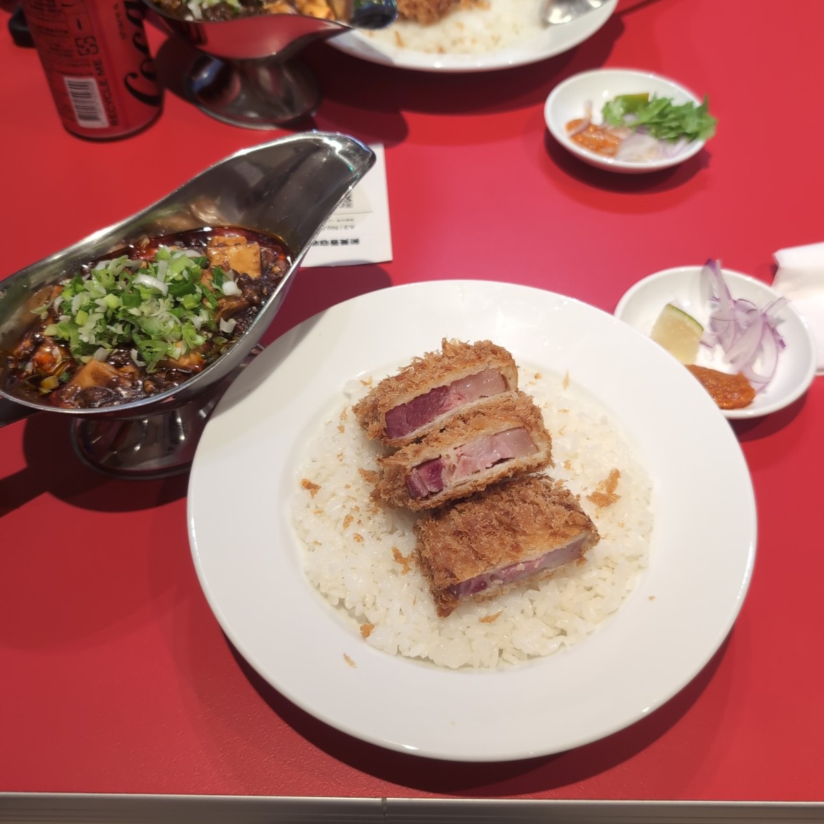 新美香咖哩 的餐點圖片：週二限定麻婆豆腐加點厚切培根 由NAGESHEI 拍攝