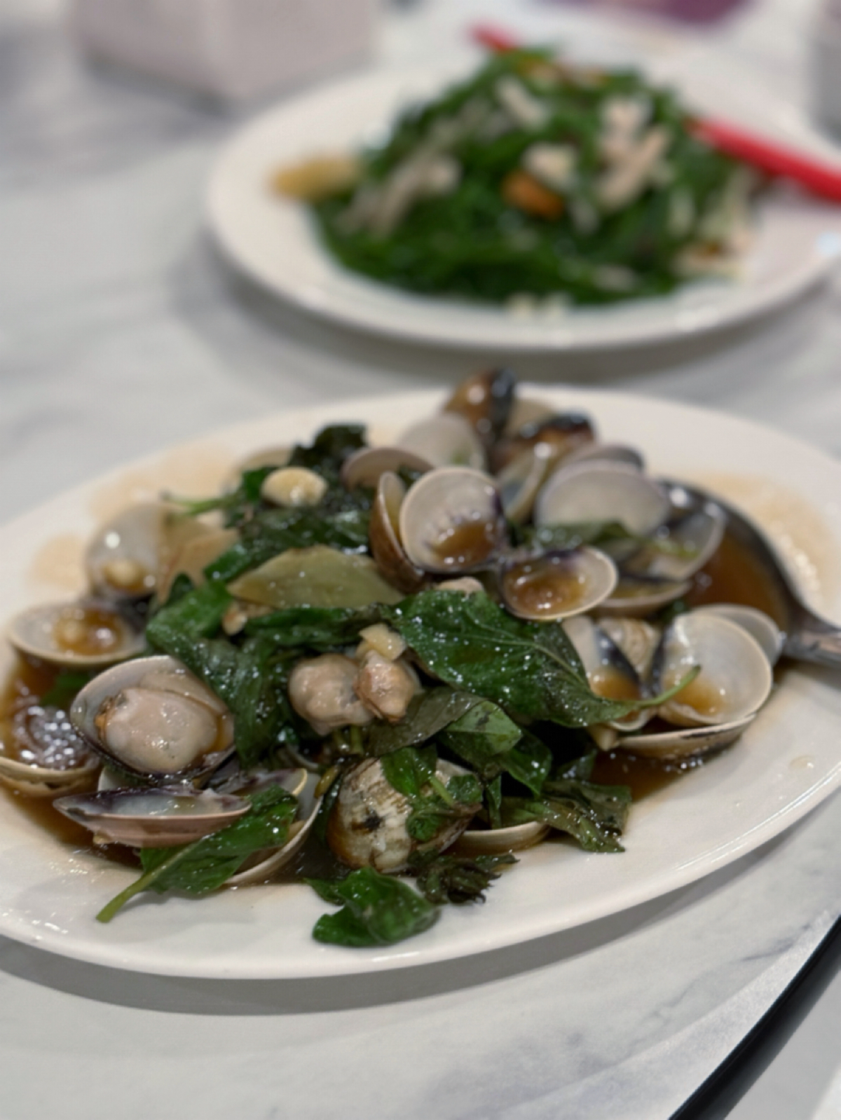 Meal image of 興蓬萊台菜餐廳 大葉高島屋店: 【辣炒蛤蜊】$320（小）
這也是很重口味的料理，炒蛤蜊的湯汁非常鹹跟濃，但單吃蛤蜊會覺得味道適中不 shot by 阿波卡