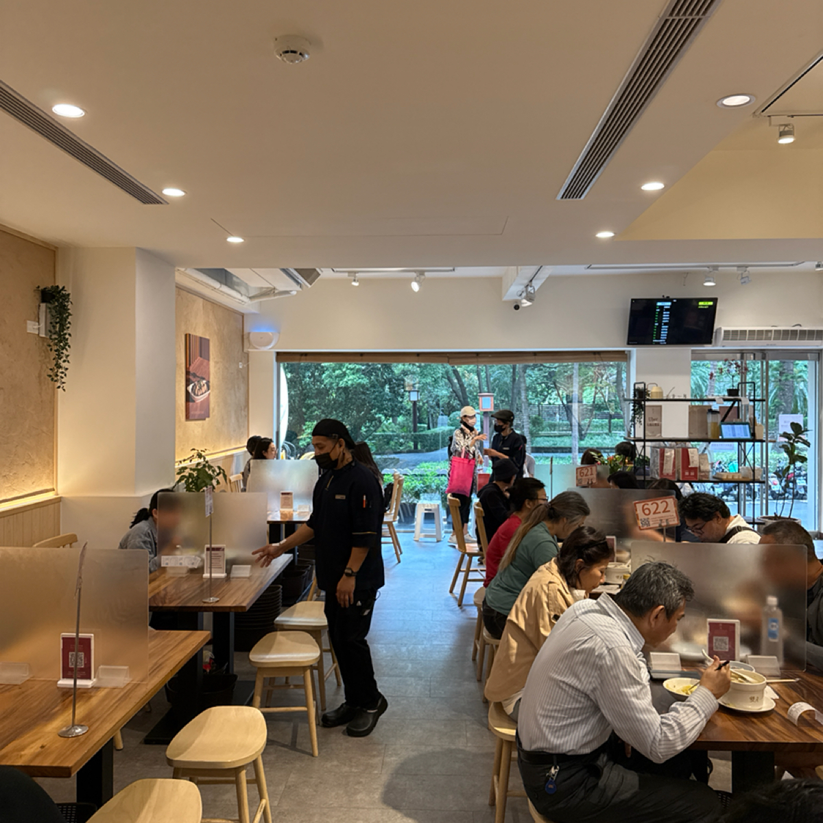 Vibe image of 雙月食品社 北投店:  shot by Freddy Liu