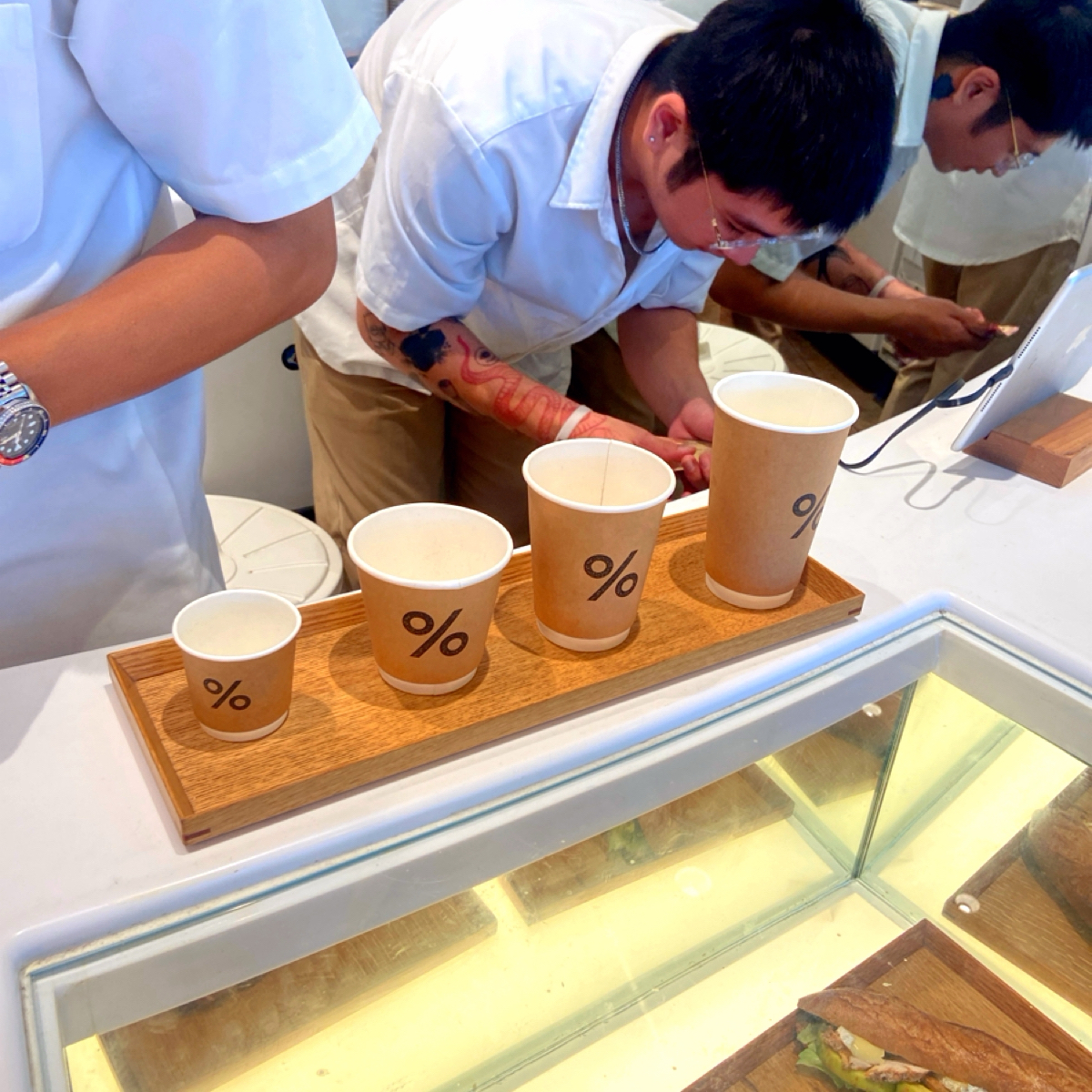 Menu image of %Arabica Bali Kuta Beachwalk: 各種杯子大小，12oz是右邊數來第二個。 shot by 每個人都在找他的貓