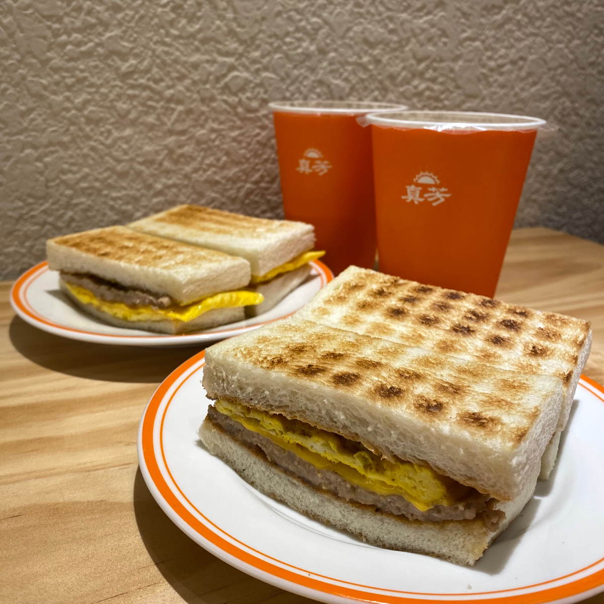 真芳碳烤吐司 內湖店 的餐點圖片： 由小羊的食記 JFGT 拍攝