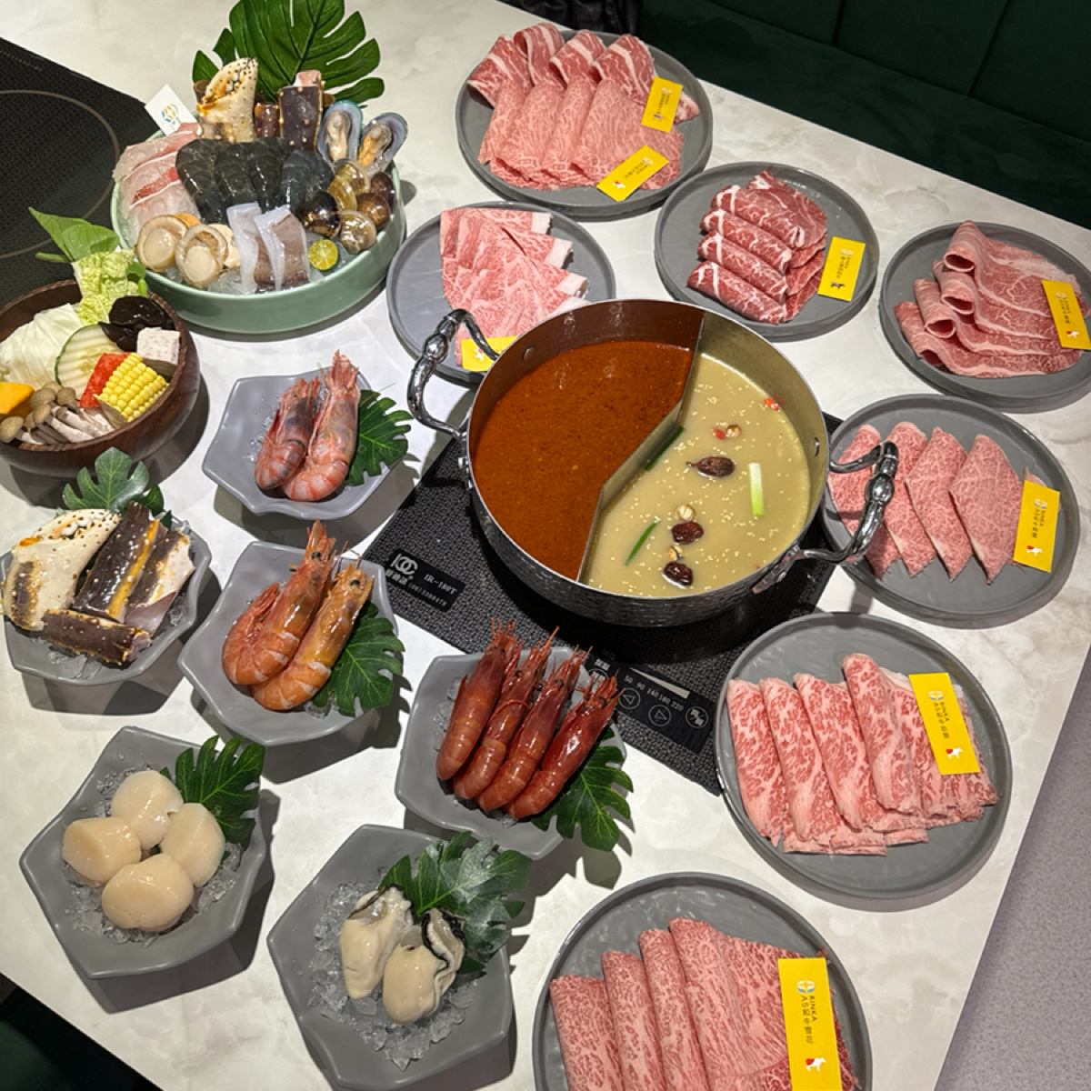  梨花 A5和牛放題 的餐點圖片： 由三口元 拍攝