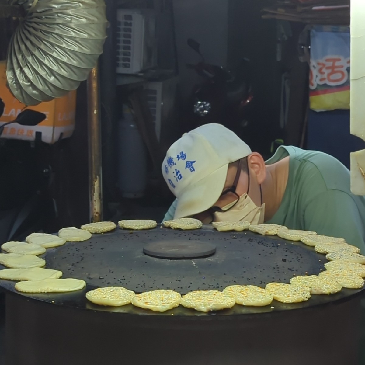 無名推車燒餅 の雰囲気の写真：看這一整圈就覺得很漂亮！ by美食玩很大 