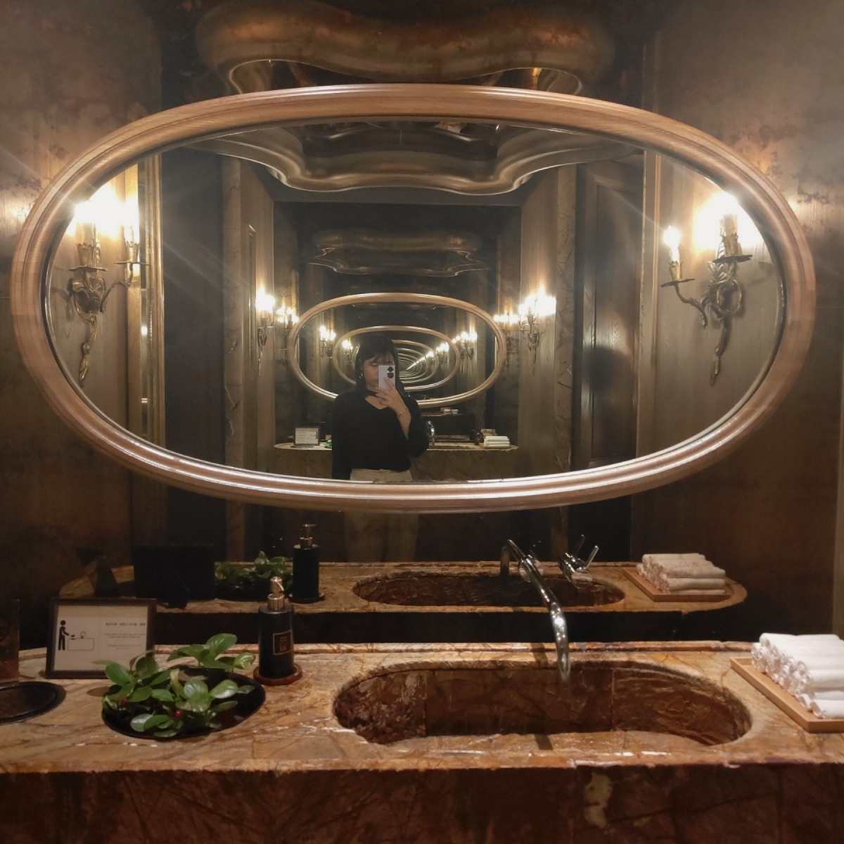 Vibe image of Ciao by Fratelli Pennisi Macelleria Sicilia 西西里牛排餐酒館: 廁所洗手台典雅，有擦手巾加分✨ shot by 雷姆踩點筆記