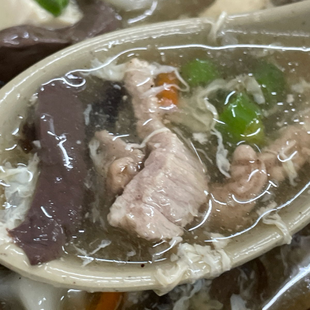 Meal image of 福樂水餃牛肉麵: 酸辣湯的料很實在 shot by Freddy Liu