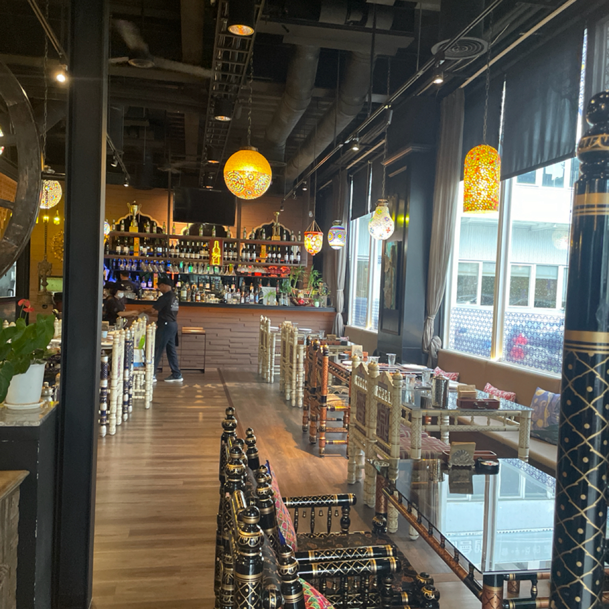 淇理思印度餐廳 崇德店 の雰囲気の写真：店內裝潢，在這系列的餐廳裡，
看來都是這種一秒異國風情的環境感。

今天就先到這裡啦👋 by一刻又一嗑 