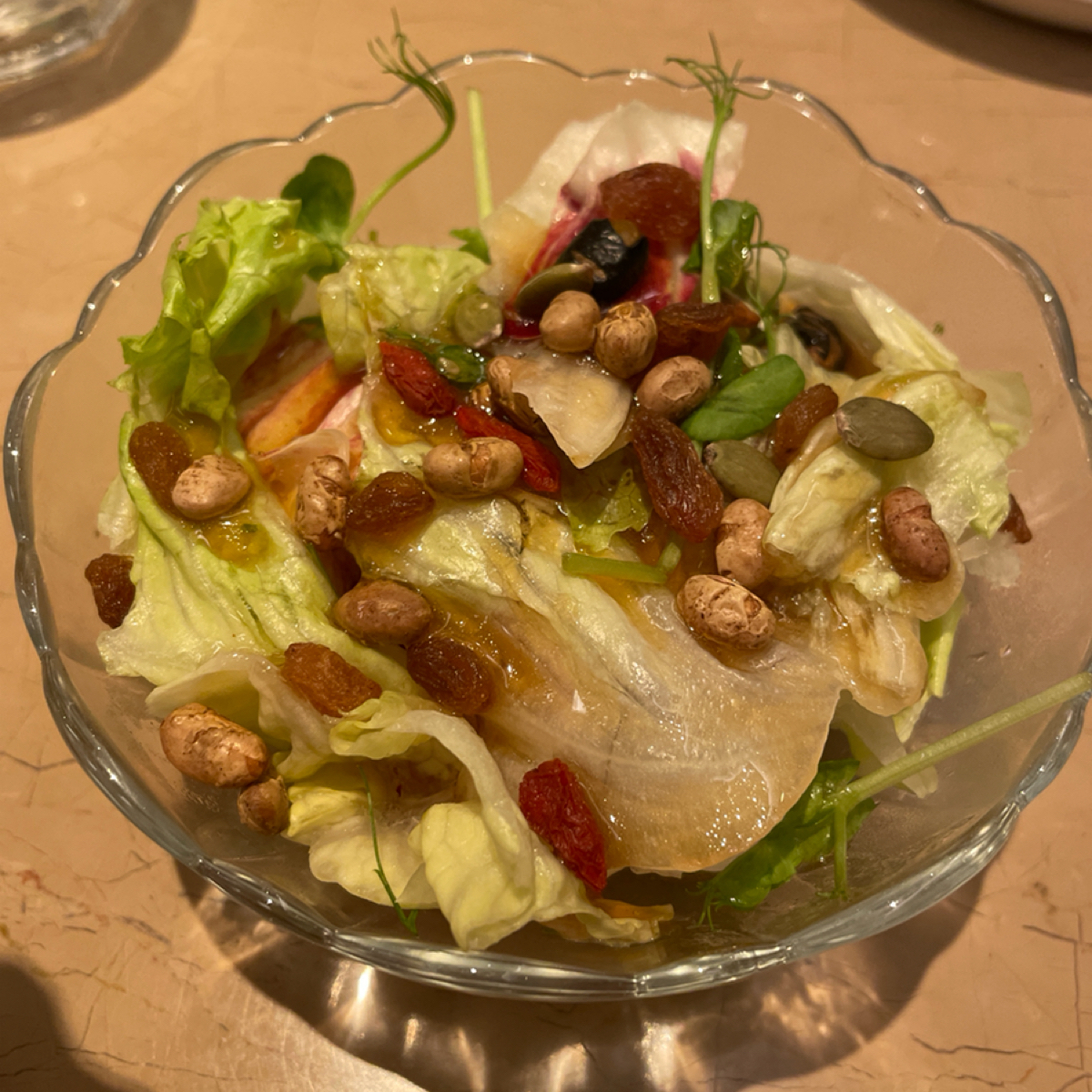 Meal image of Neverland Lite: +$210套餐的沙拉

我慶幸我沒點🙂
（很討厭那個乾燥黃豆與黑豆的口感）

沙拉不大碗，就是真的 shot by 一刻又一嗑