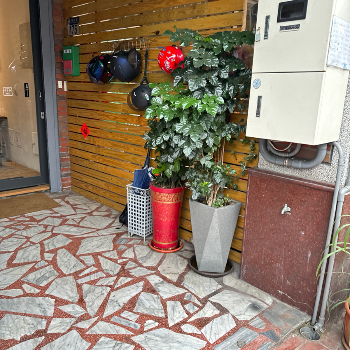 Vibe image of 香茅廚房 Lemongrass Kitchen: 店門入口 shot by 食、動、健康