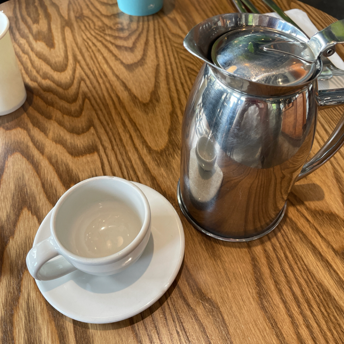Meal image of Coppii Lumii living coffee 冉冉生活 經貿門市: 飲品部分我們一份選了 淺黑咖啡 baby hot
咖啡會直接給個鐵壺，保溫效果很好，自己倒進咖啡杯� shot by 一刻又一嗑