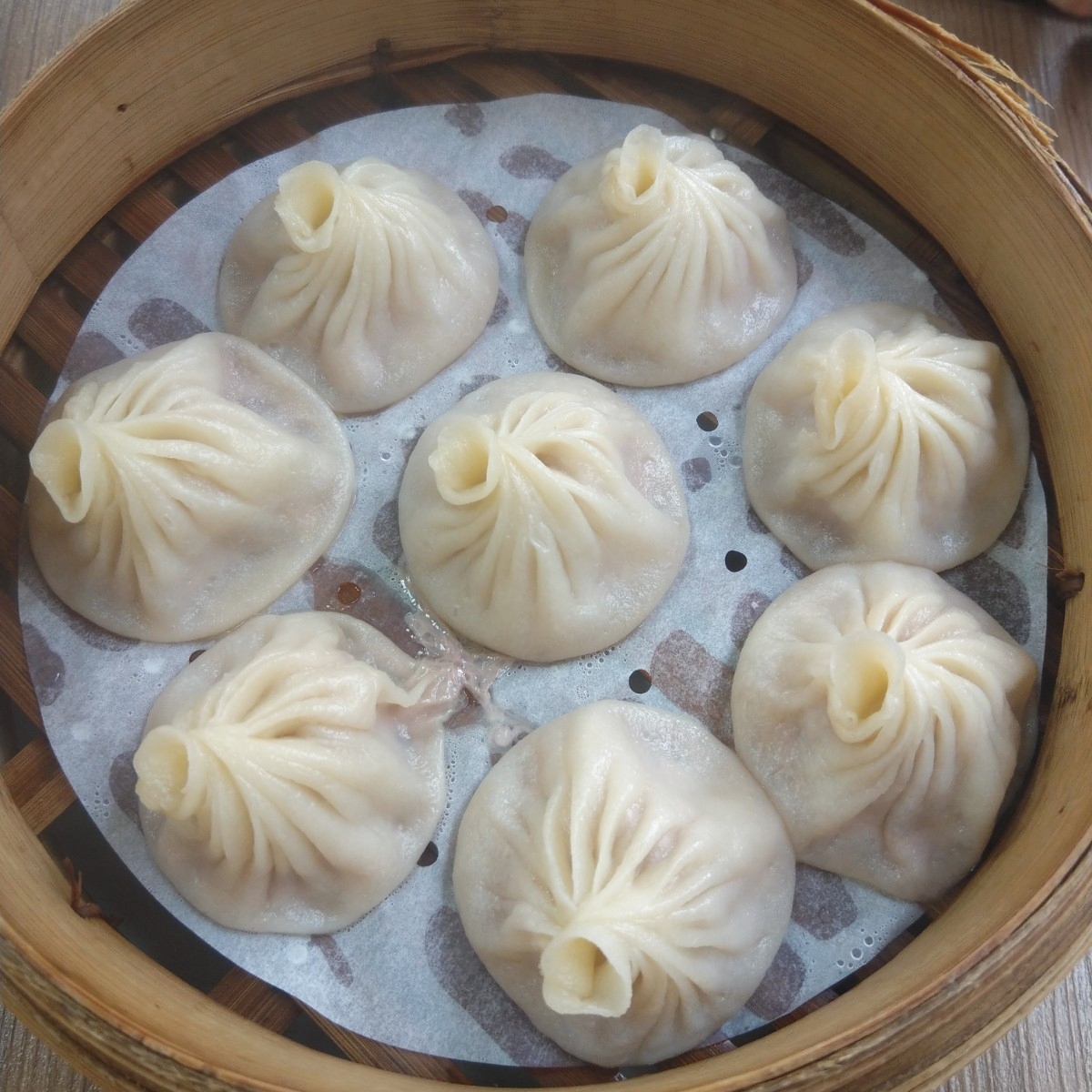 Meal image of 上富豐蘇杭湯包: 蘇杭鮮肉湯包 $130
皮薄多汁 入口即化
但皮很容易破（這籠就破了2個）
湯汁鮮甜 味道好
豬肉餡 shot by IN老師