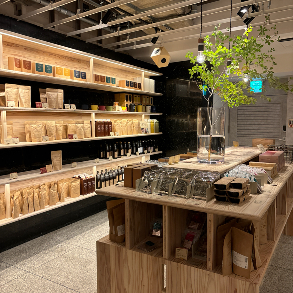 Vibe image of ROKUMEI COFFEE グランスタ丸の内店: 品牌全商品幾乎都有 shot by 秋桑