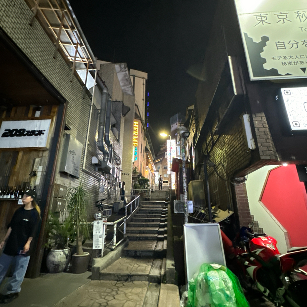 挽肉と米 渋谷店 の雰囲気の写真：上樓梯 by不能被老婆發現 