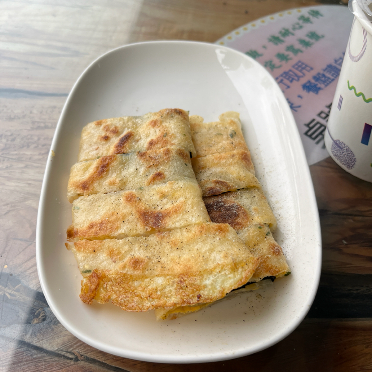 Meal image of egg荷包蛋早餐店: 海苔蛋餅本身，可以看到他的皮還有蛋都煎的恰恰。 shot by Yo