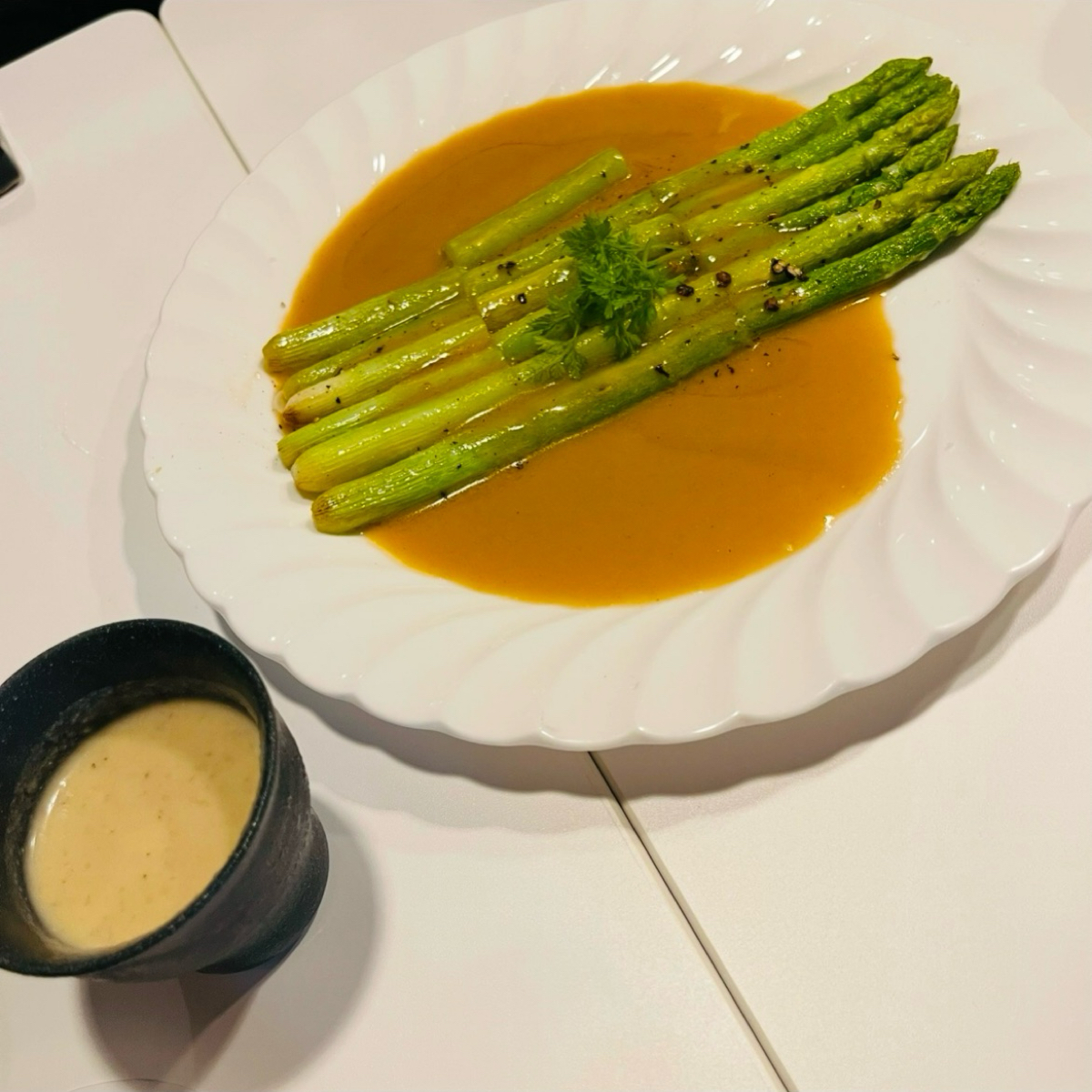 Meal image of GOSHO: グリーンアスパラガスのグリルバーニャソース shot by はらぺこちゃん