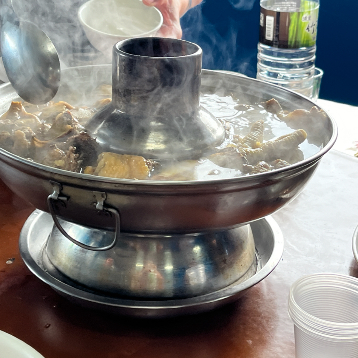 Meal image of 藍の魚餐廳民宿: 燒酒雞裡面的米酒也是滿厚的，喝太多很容易醉。 shot by Yo