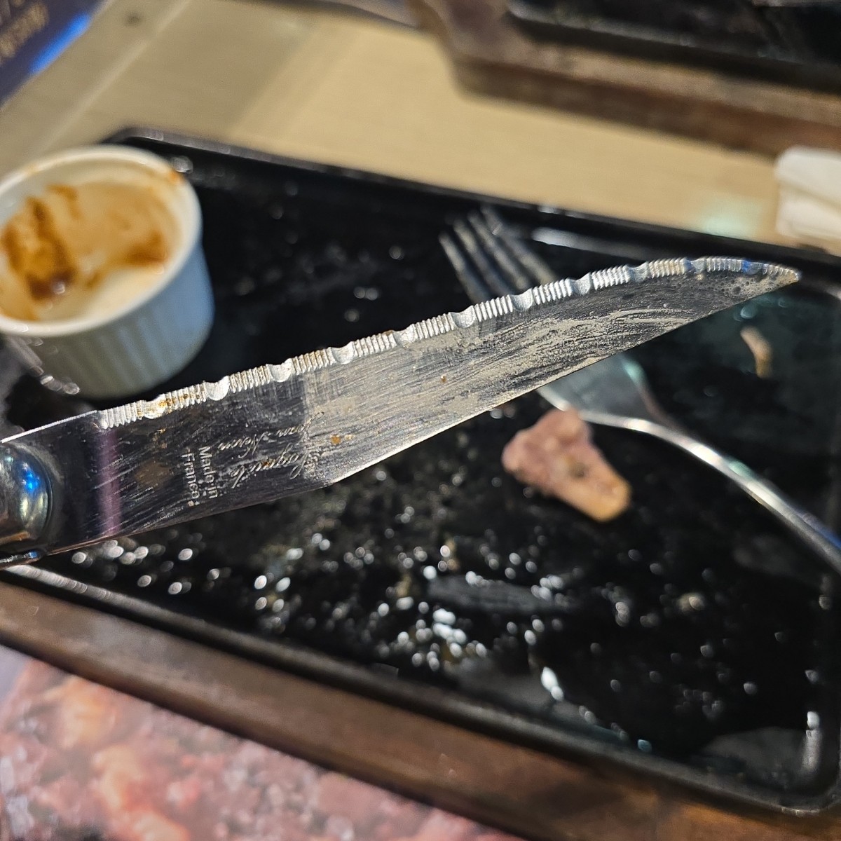 Vibe image of 瀧厚炙燒熟成牛排 台北南港店: 銳利的牛排刀 shot by 永遠的新手
