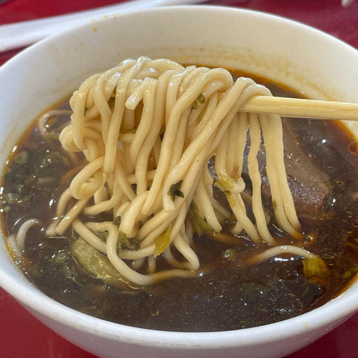 老宋記真善美牛肉麵 的餐點圖片：拉麵 由乃子過日子 拍攝