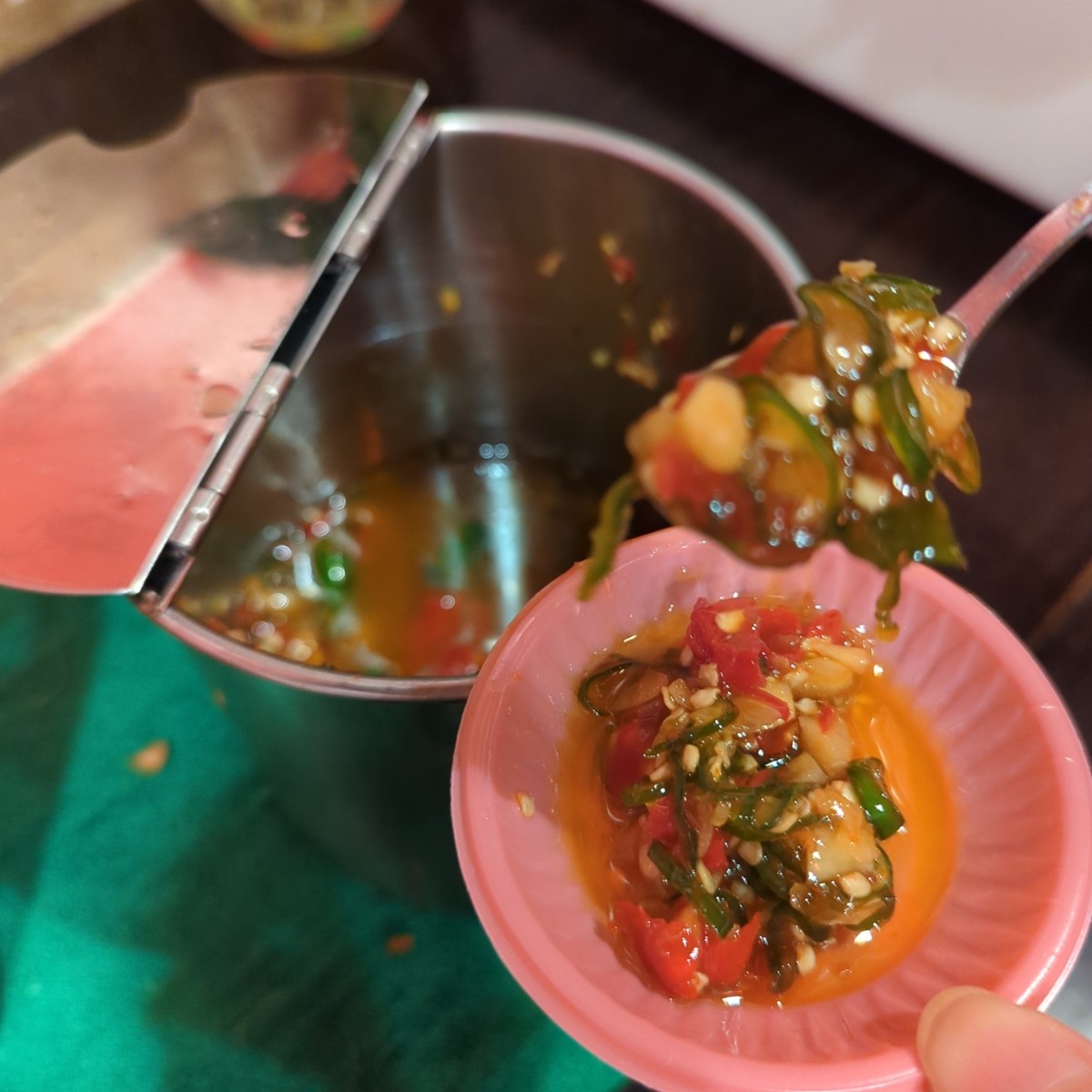 Vibe image of 家羿鵝肉 新莊輔大店: 醬料區 shot by 美食玩很大
