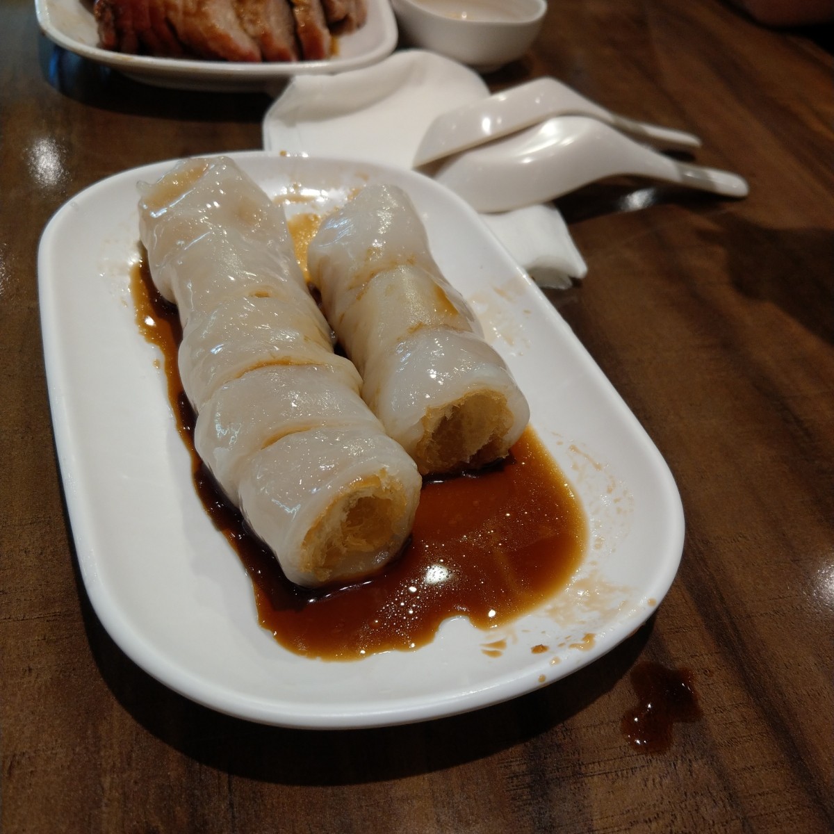 Meal image of 老友記: 腸粉裡面包的是炸油條
皮軟油條脆，老闆點的
多人分食吃個嚐鮮可以試試
不建議單點，太貴了只吃了個空虛 shot by IN老師